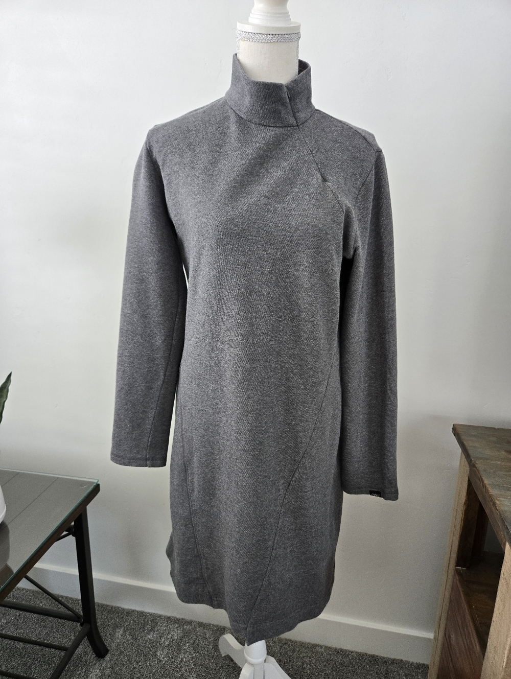 Nau Kanab Organic Cotton Blend sweatshirt tech-nique dress. Size medium.